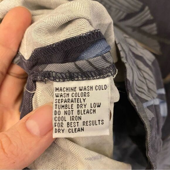 Tommy Bahama vintage 100% Silk navy blue Hawaiian Tropical button up Shirt -L - Picture 7 of 9